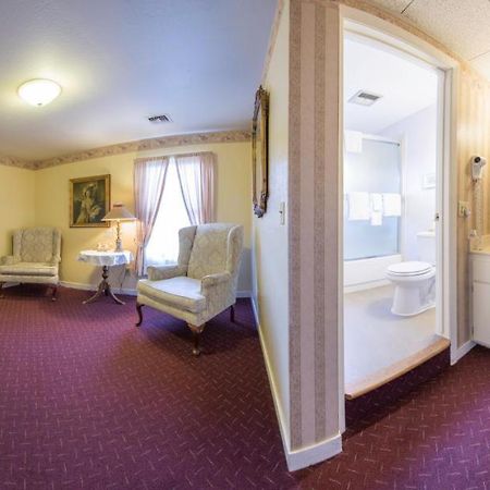 Historic Cary House Hotel Плейсървил Екстериор снимка
