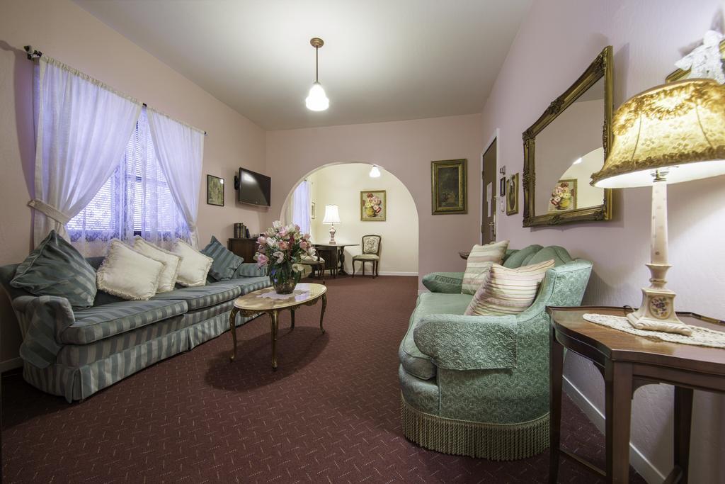 Historic Cary House Hotel Плейсървил Екстериор снимка