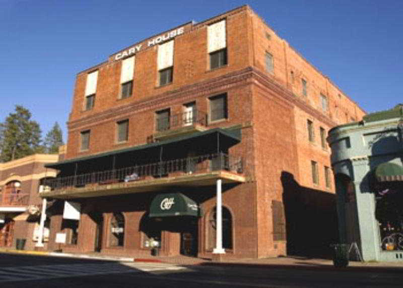 Historic Cary House Hotel Плейсървил Екстериор снимка