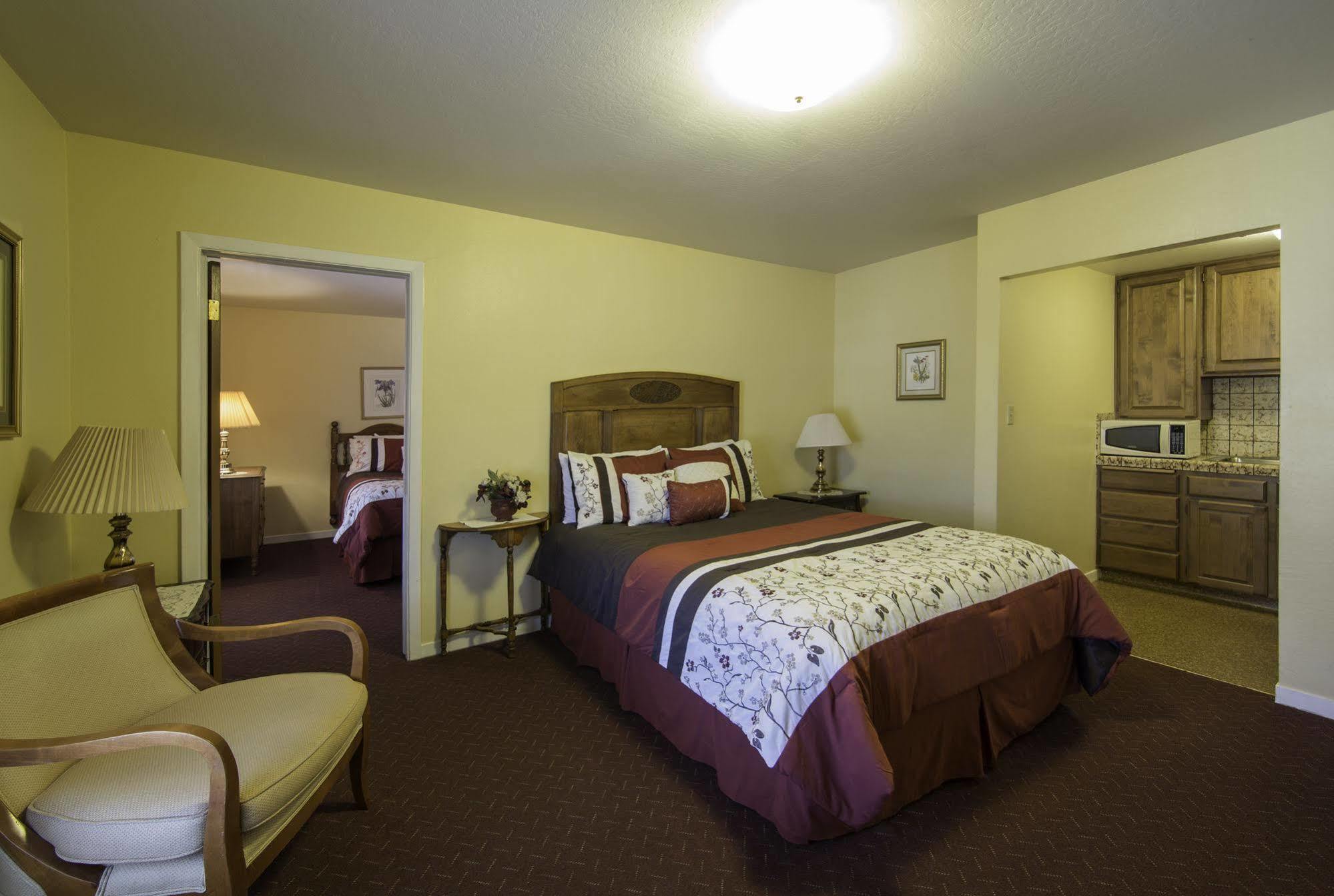 Historic Cary House Hotel Плейсървил Екстериор снимка
