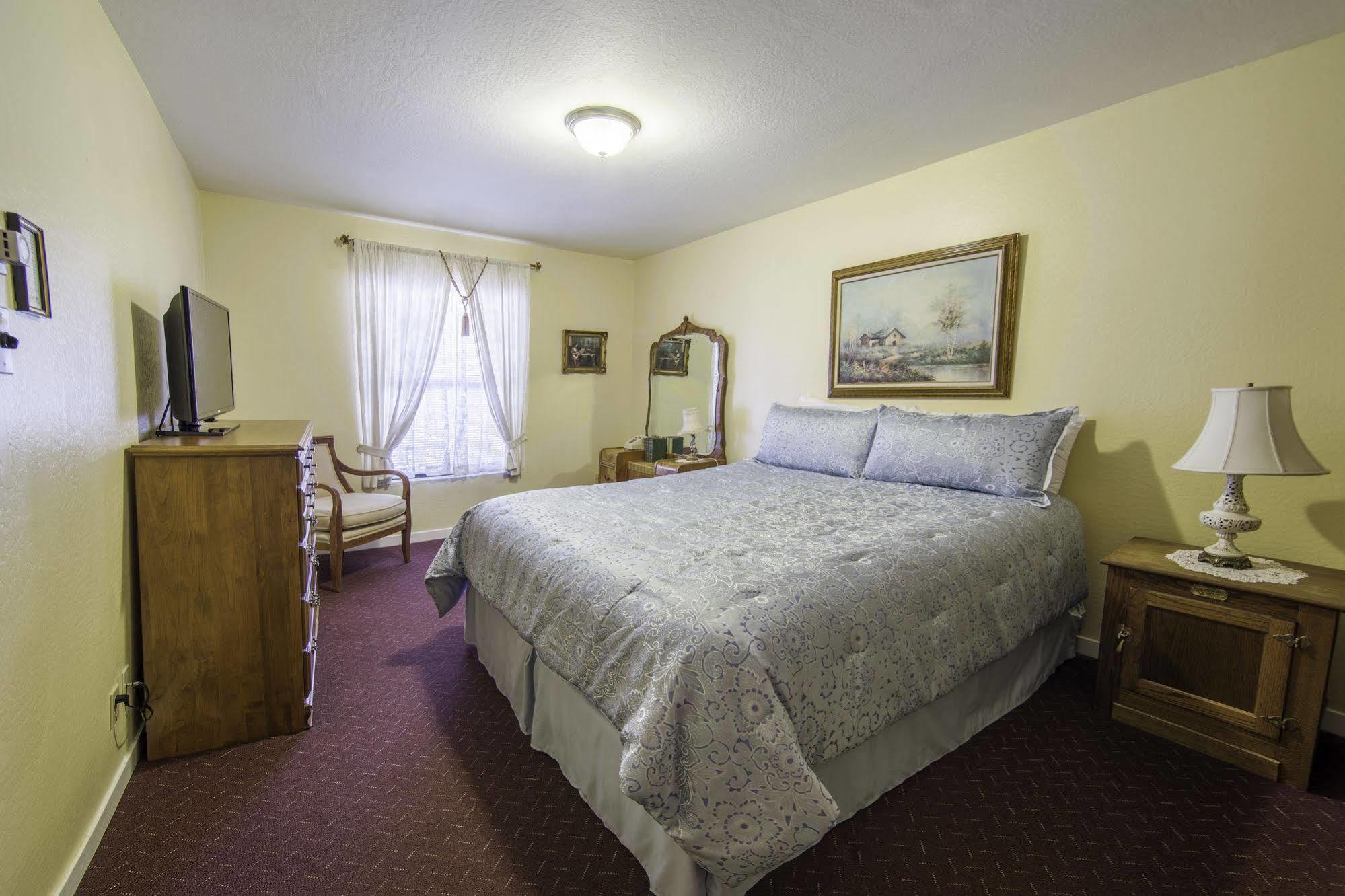 Historic Cary House Hotel Плейсървил Екстериор снимка