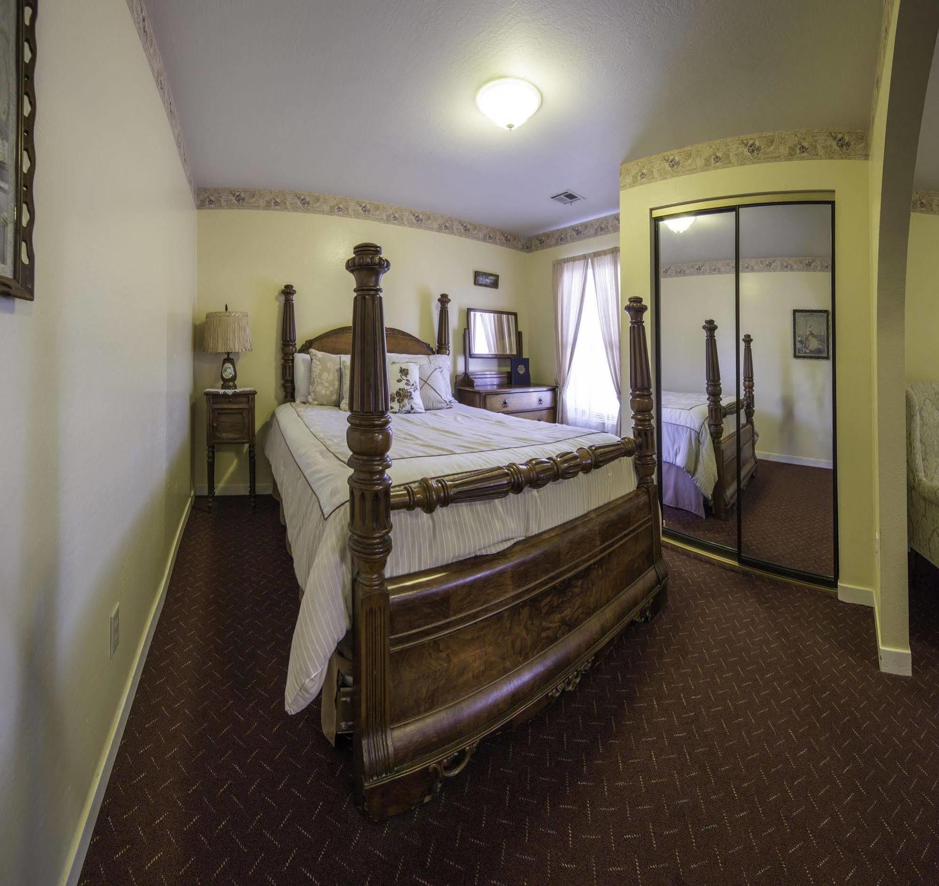 Historic Cary House Hotel Плейсървил Екстериор снимка