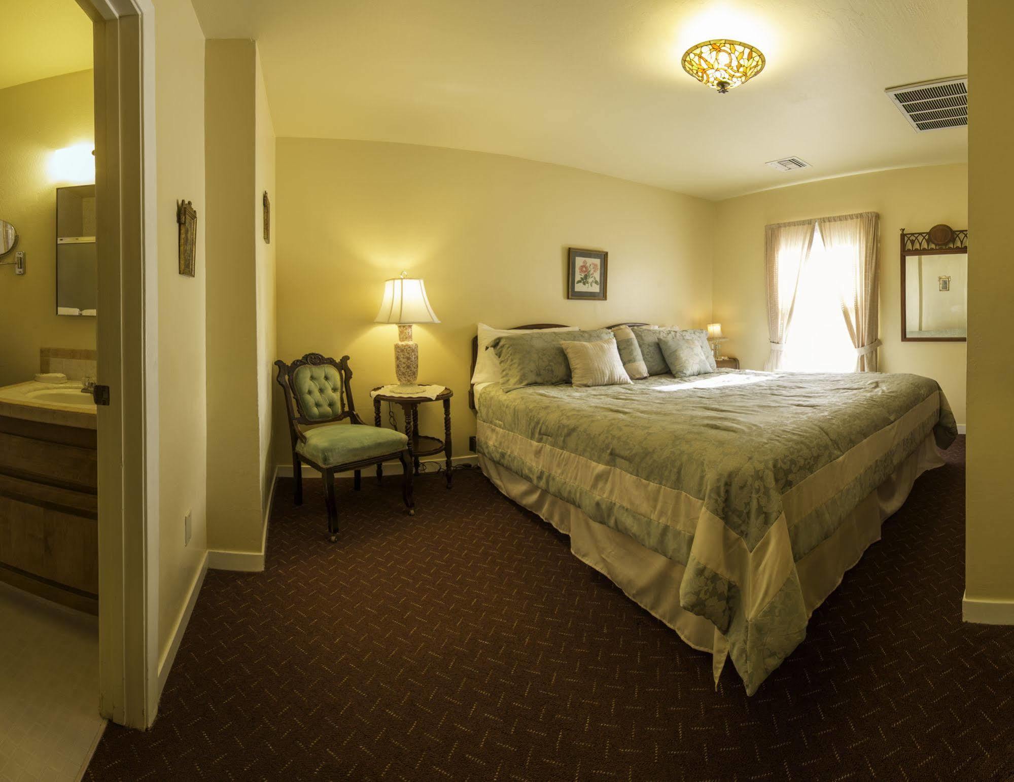 Historic Cary House Hotel Плейсървил Екстериор снимка