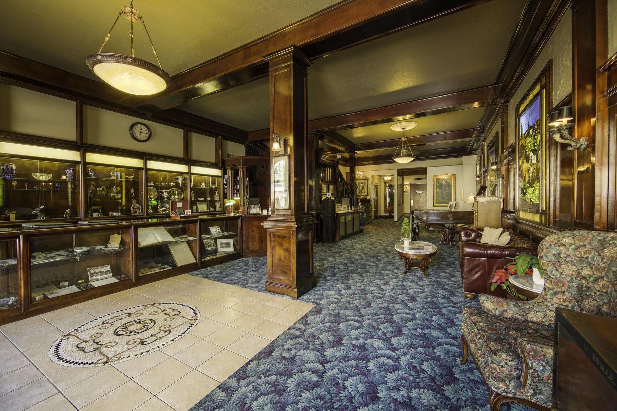 Historic Cary House Hotel Плейсървил Екстериор снимка