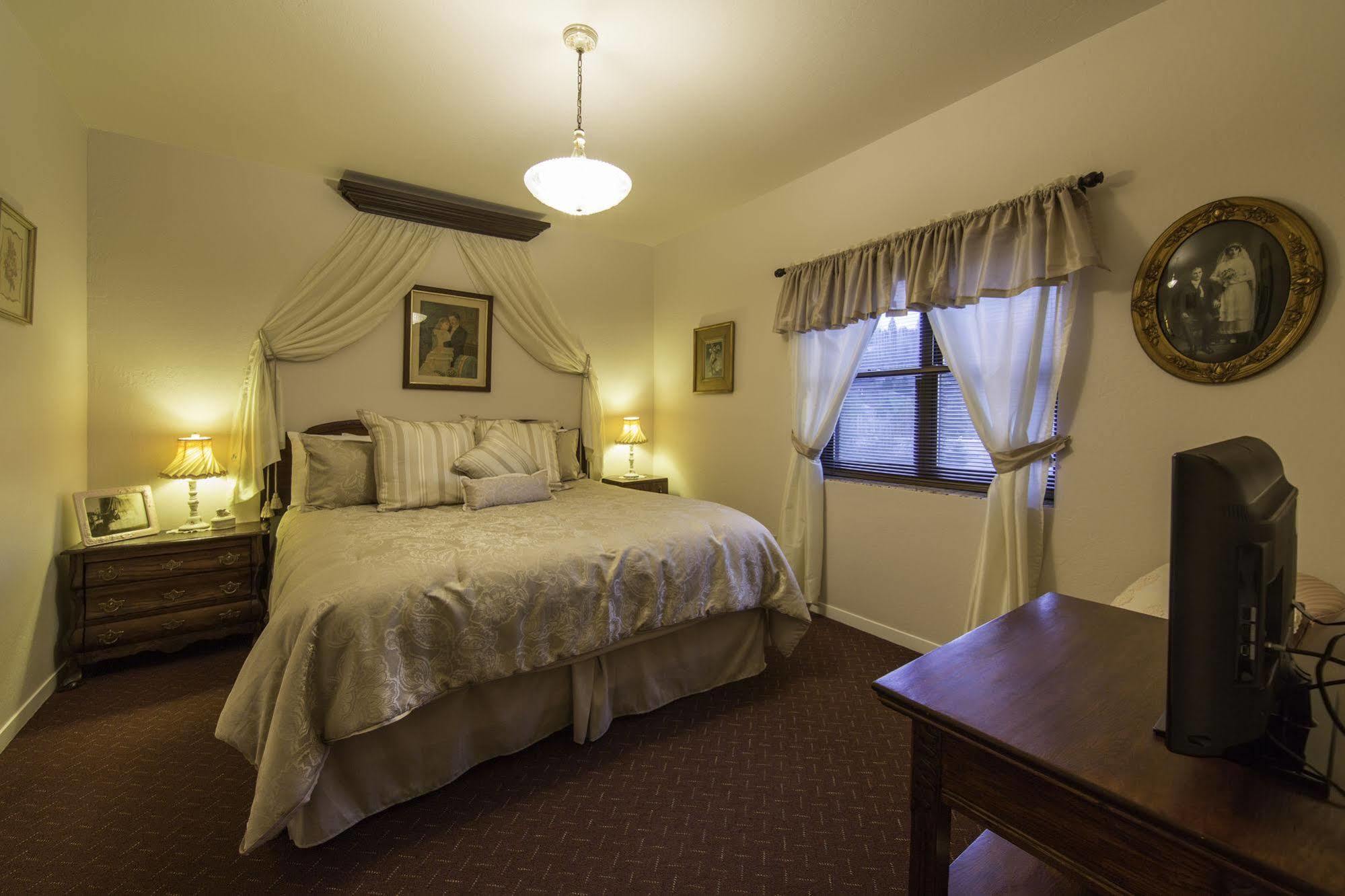 Historic Cary House Hotel Плейсървил Екстериор снимка