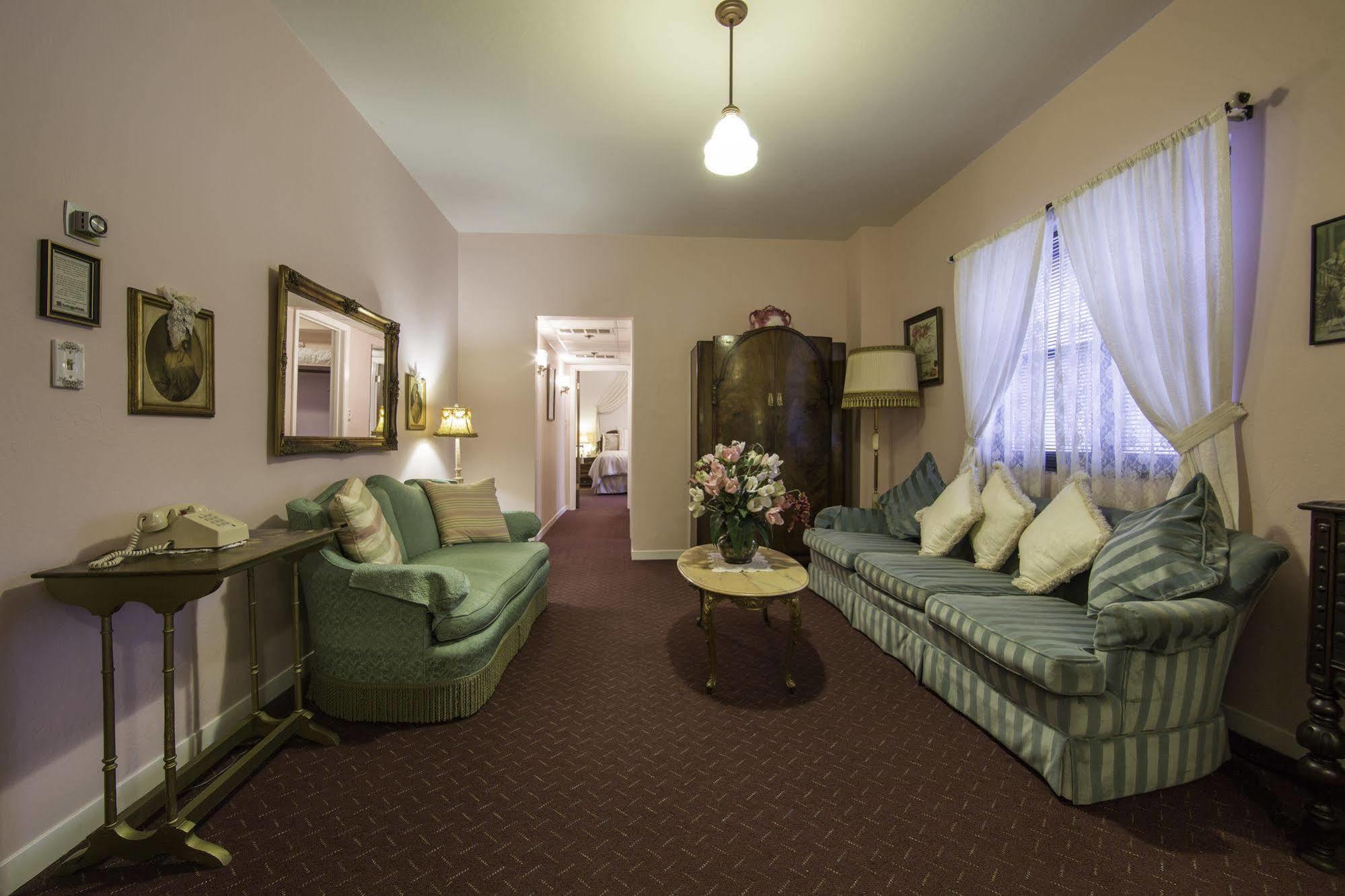 Historic Cary House Hotel Плейсървил Екстериор снимка