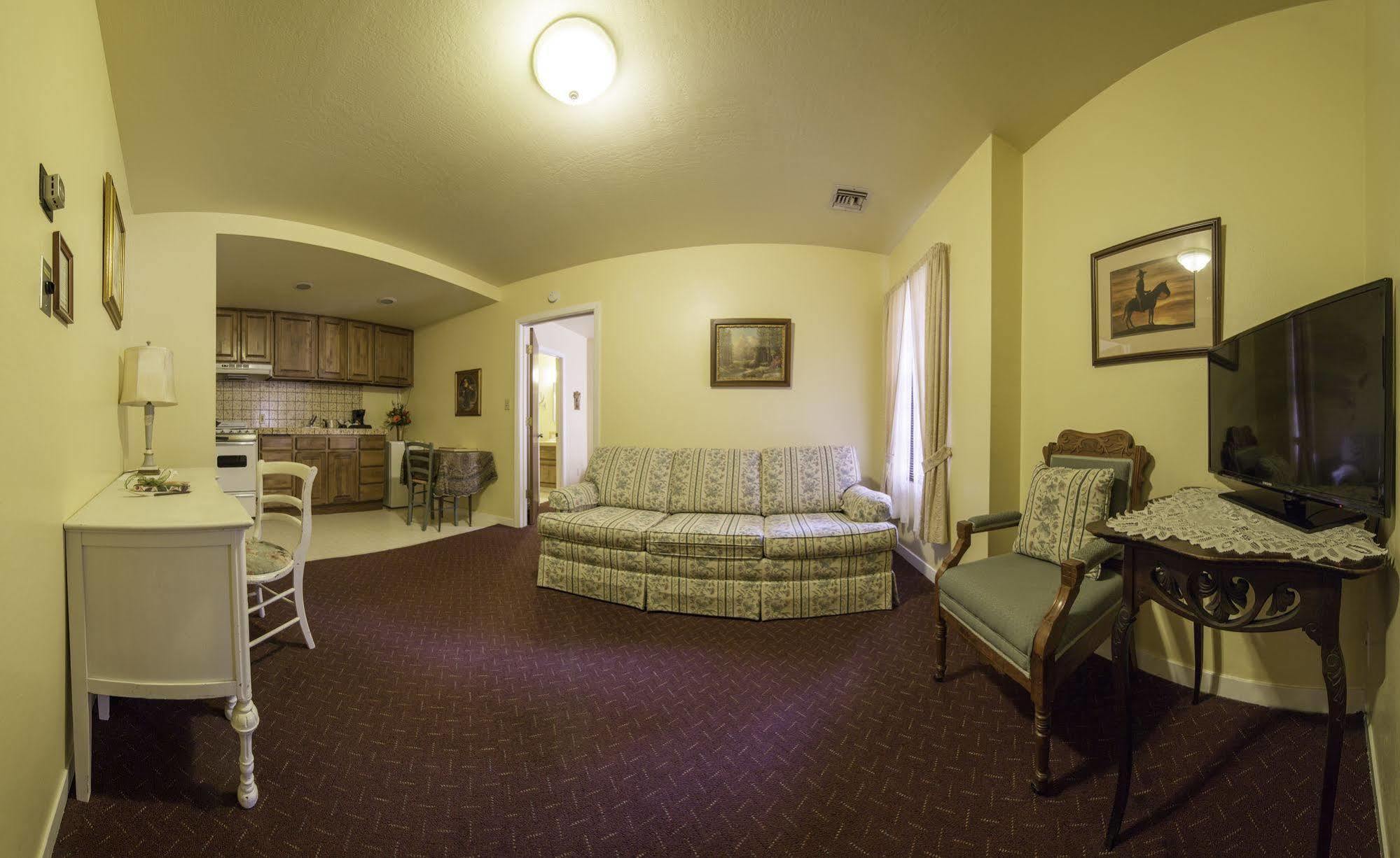Historic Cary House Hotel Плейсървил Екстериор снимка