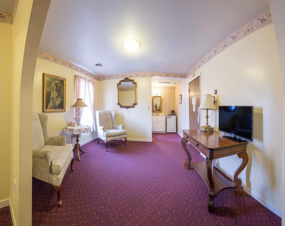 Historic Cary House Hotel Плейсървил Екстериор снимка